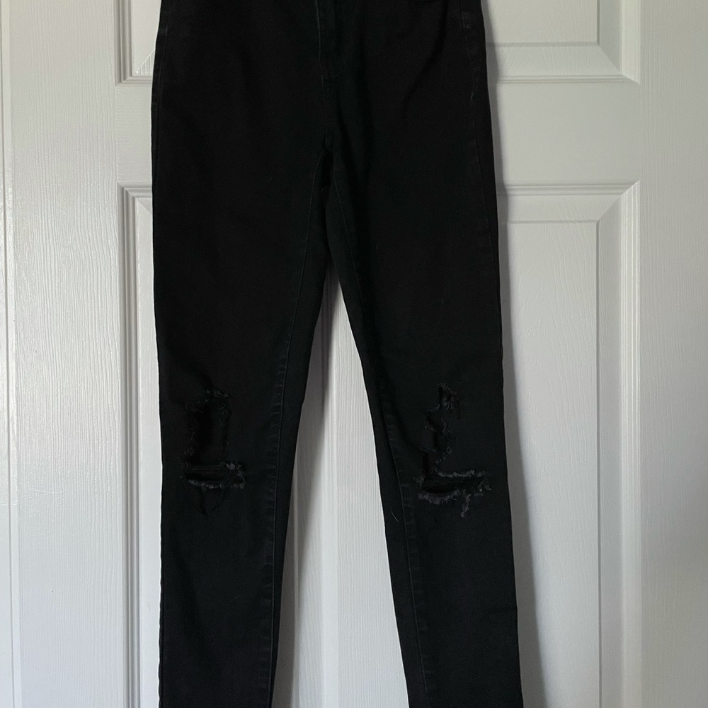 So black curvy skinny jeans